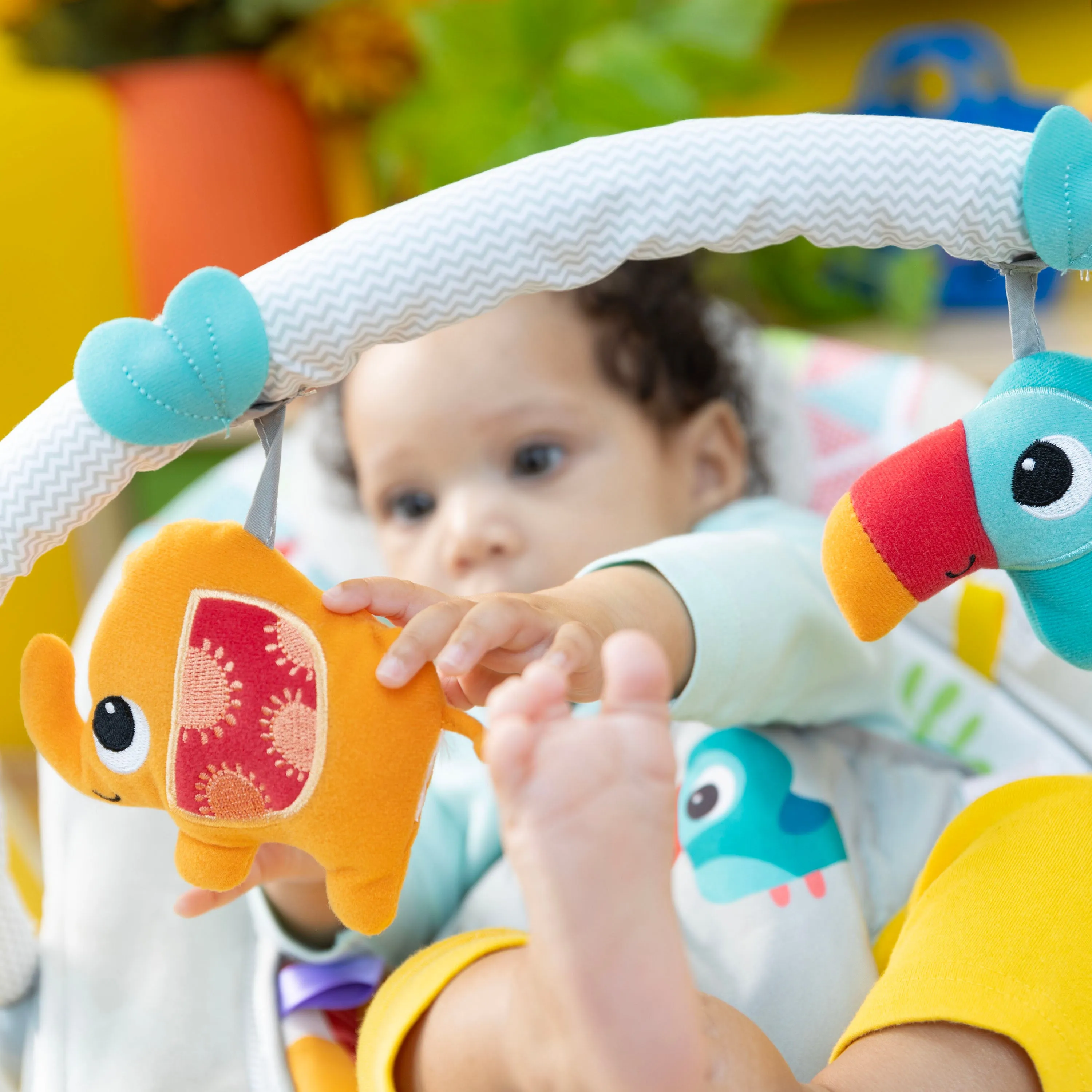 Bright Starts Toucan Tango Bouncer with Soothing Vibrations and Melodies